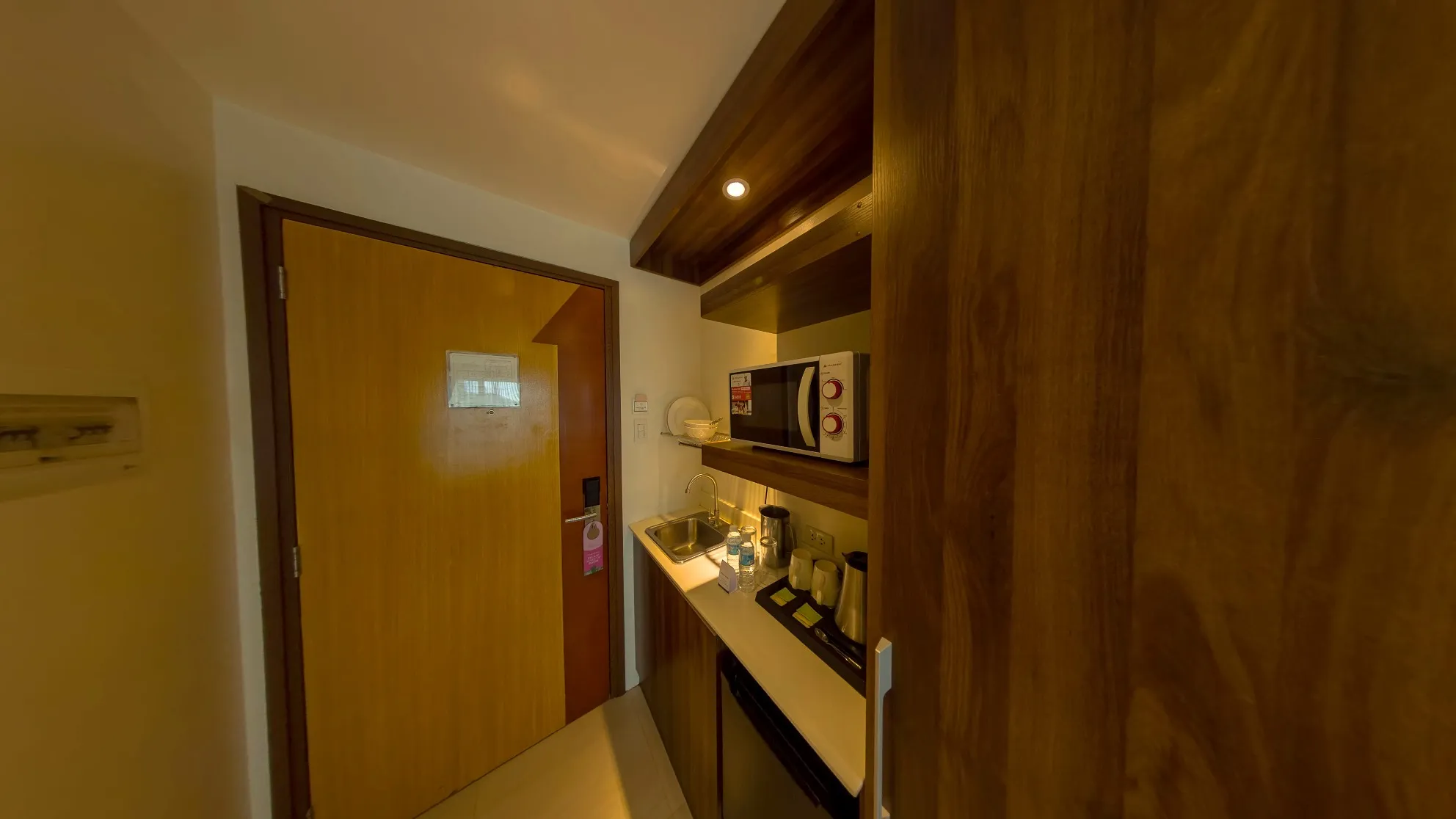 Studio Standard Double Room entry with a kitchenette, microwave and kettle